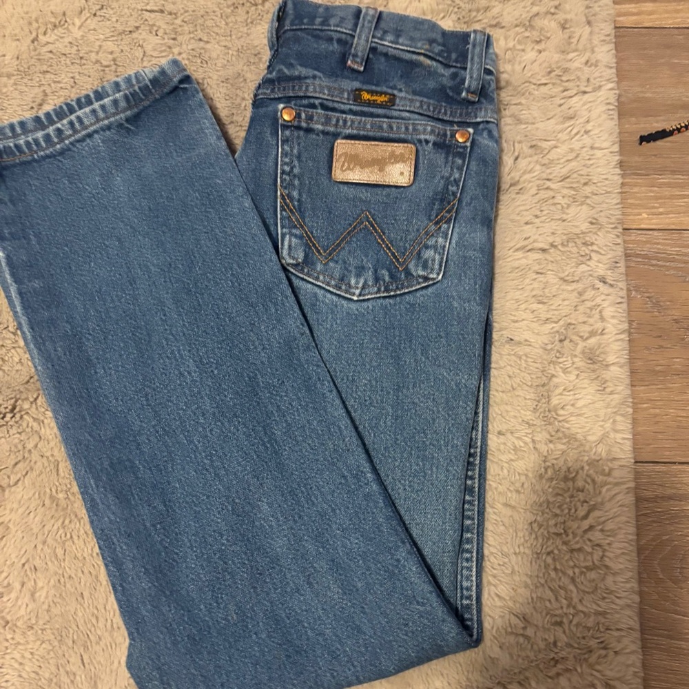 Wrangler Women’s Straight Leg Jeans in Medium Blue Denim
